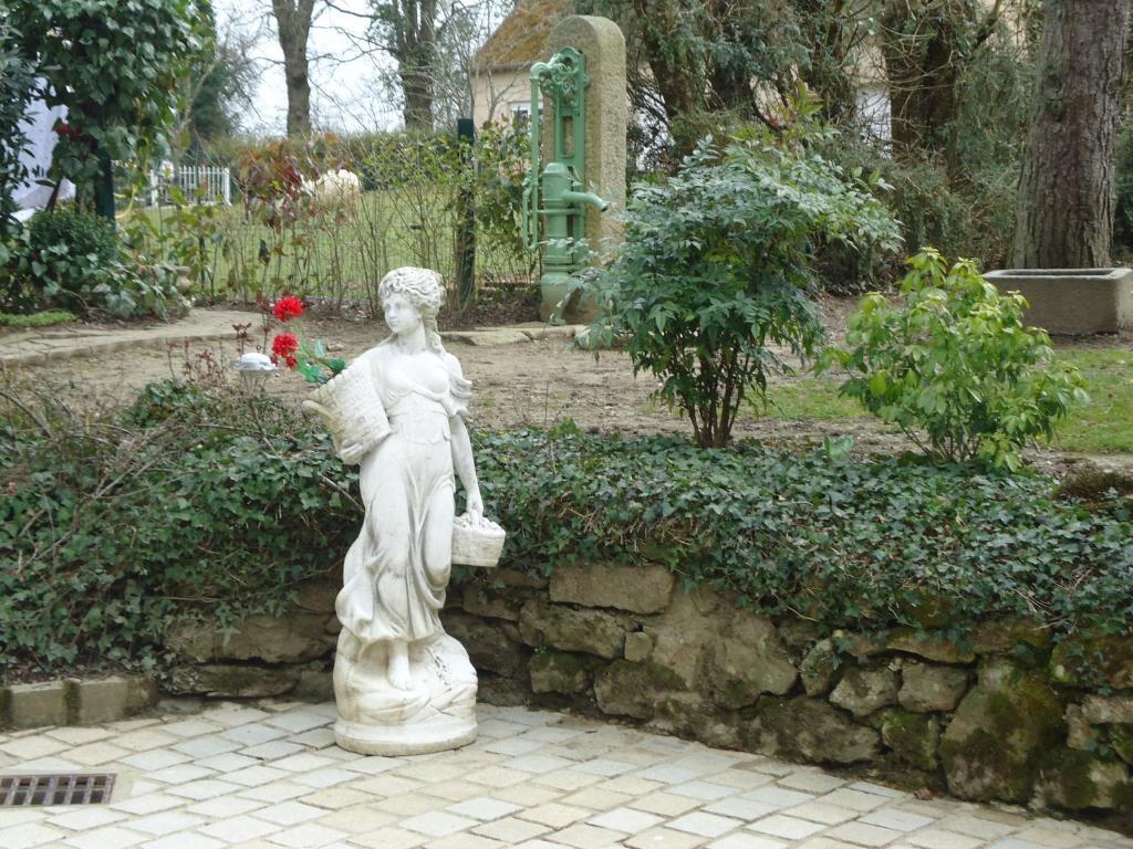 7 , Le Haut Montraye Pace  Exterior photo