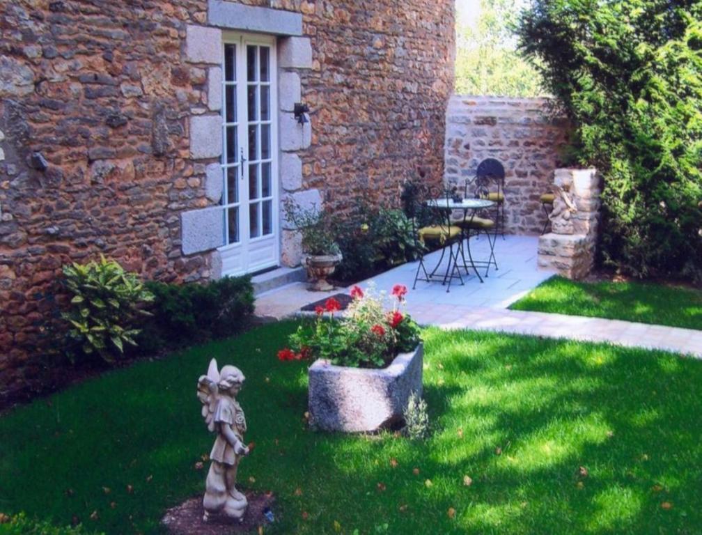 7 , Le Haut Montraye Pace  Exterior photo